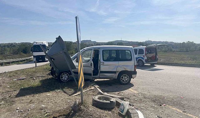 Hafif ticari araç ile panelvan çarpıştı: 1 yaralı