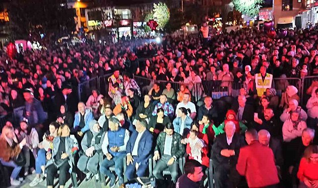 Halk konserinde Devrekliler Sevcan Orhan ile coştu