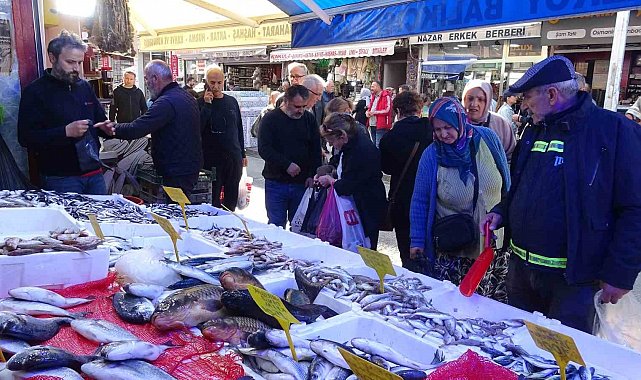 Hamsini kilosu 300 TL'den 100 TL'ye düştü: Kapış kapış gitti