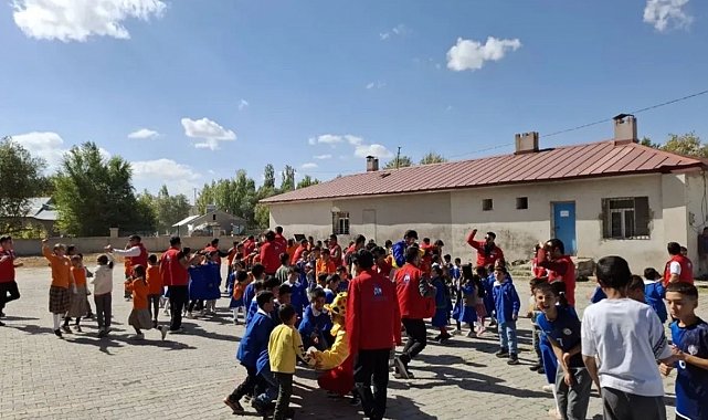 Hamur'da Damla Gönüllülük Hareketi projesi gençlerle buluştu