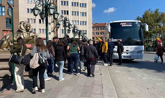 Havaların soğumasına rağmen Eskişehir'e ilgi sürüyor