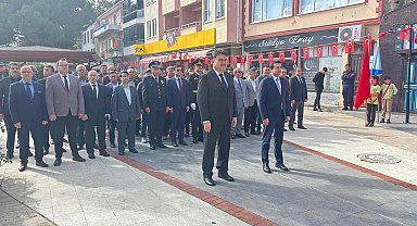 Havran'da Cumhuriyetin 102. Yılı kutlamaları çelenk sunma töreniyle başladı