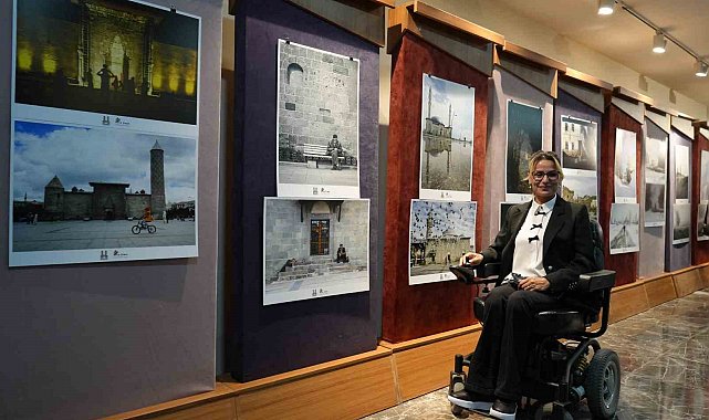 Hediye fotoğraf makinesiyle engelleri aştı