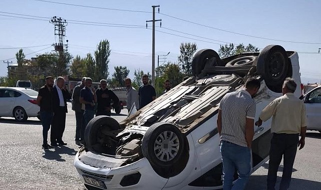 Iğdır'da kaza yapan araç ters döndü