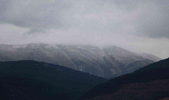 Ilgaz Dağı mevsimin ilk karı ile beyaza büründü