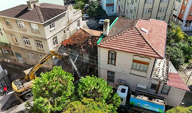 İlkadım'daki metruk binalar yıkılıyor