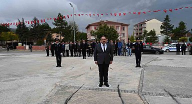 İnönü'de Cumhuriyet'in 102. yıl kutlamaları çelenk sunumuyla başladı