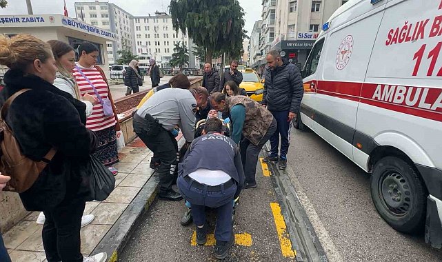 İnsanlık ölmemiş: Fenalaşıp yere düşen kişiye ilk yardım vatandaşlardan