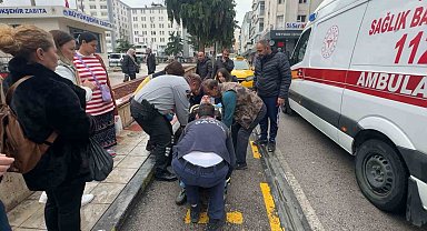 İnsanlık ölmemiş: Fenalaşıp yere düşen kişiye ilk yardım vatandaşlardan