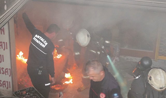 İş hanının bodrum katında çıkan yangın korkuttu