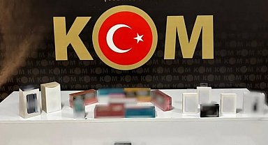 İş yerine yapılan baskında çok sayıda kaçak ürün ele geçirildi
