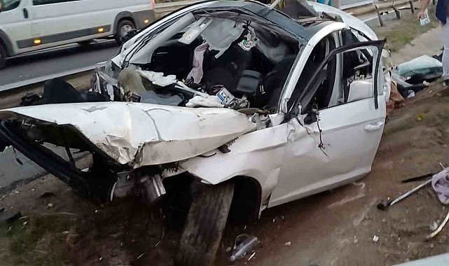 İşe gitmek isterken ölümden döndü: Otomobil parçalandı, sürücü fırlayıp altına sıkıştı