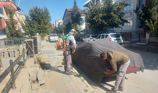 Isparta'da temizlik çalışmalarında araçlara brandalı önlem
