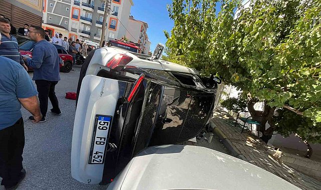 Isparta'da üç aracın karıştığı kazada 5 kişi yaralandı