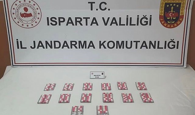 Isparta'da yol kontrolünde durdurulan araçta uyuşturucu hap ele geçirildi