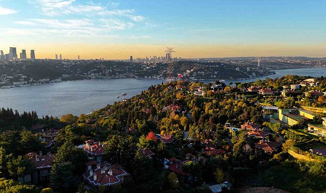 İstanbul Boğazı'nda gün batımında mest eden sonbahar manzarası