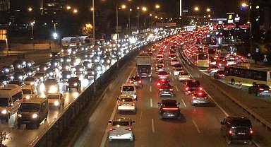 İstanbul'da haftanın ilk mesai gününde akşam trafiği yüzde 78'e ulaştı