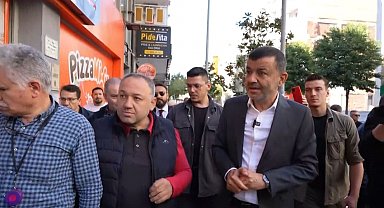 İstiklal Caddesini ziyarete giden Başkan Çavuşoğlu, esnafın tepkisiyle karşılaştı