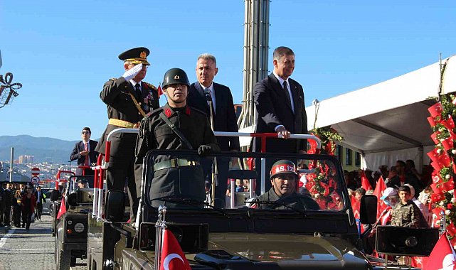 İzmir'de Cumhuriyet Bayramı coşkusu