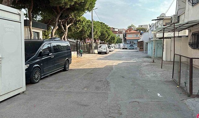 İzmir'de eski eş dehşeti: Sokak ortasında bıçaklayarak öldürdü