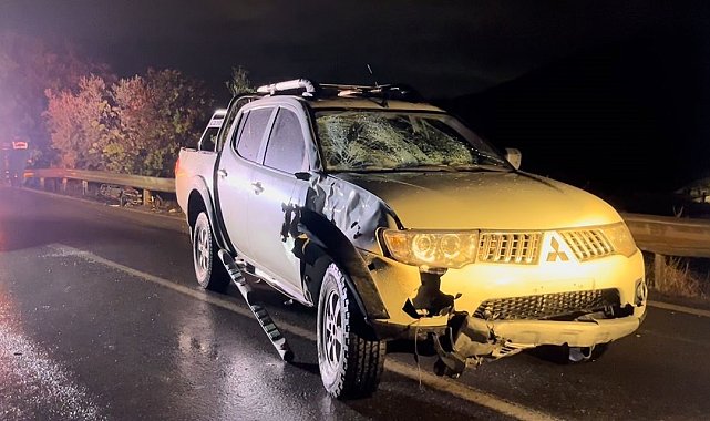 İzmir'de pikap ile elektrikli bisikletin çarpıştığı kazada 2 kişi öldü