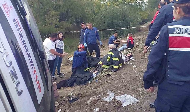 İzmir'den Buldana ziyarete gelen tur otobüsü dönüş yolunda şarampole yuvarlandı, çok sayıda yaralı olduğu öğrenildi