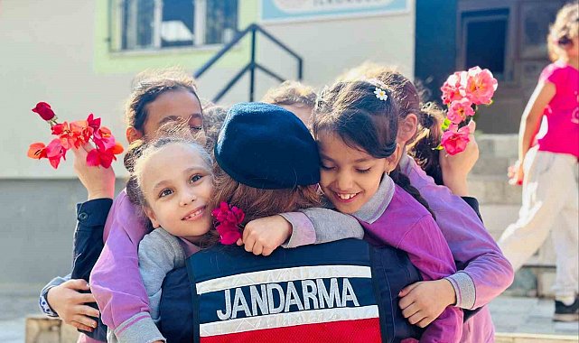 Jandarma kız çocuklarını unutmadı