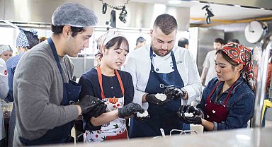 Japon öğrencilere Türk mutfağı dersi