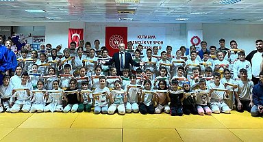 Judoda terfi heyecanı, 100 sporcu bir üst kemere yükseldi