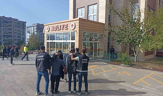 Kahramanmaraş'ta aranan 2 hükümlü yakalanıp cezaevine gönderildi