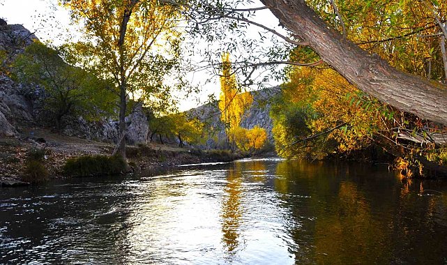 Kahramanmaraş'ta kartpostallık sohbahar manzarası
