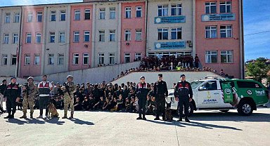 Karabük Jandarmasından öğrencilere hayvan sevgisi eğitimi