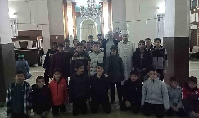 Karapınar'da öğrenciler sabah namazında buluştu