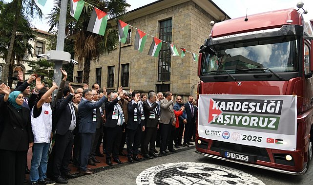 Kardeşlik tırları Trabzon'dan Gazze'ye dualarla yola çıktı