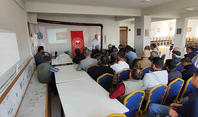 Kars'ta hayvan yetiştiriclerine şarbon hastalığı ve korunma yöntemleri anlatılıyor