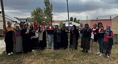 Kars'ta jandarma kadınları KADES hakkında bilgilendiriyor
