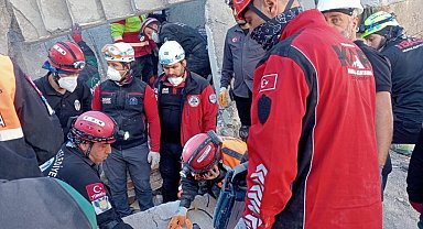 Kartepe Belediyesi ekipleri, Gebze'deki arama-kurtarma çalışmalarına katıldı