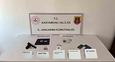 Kastamonu'da binlerce sentetik ecza hapıyla yakalanan 2 kişi tutuklandı