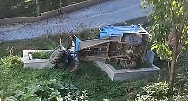 Kastamonu'da devrilen patpatın altında kalan sürücü yaralandı