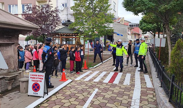 Kastamonu'da öğrencilere uygulamalı trafik eğitimi veriliyor