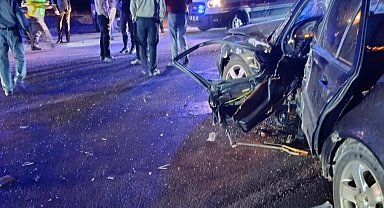Kavşakta meydana gelen trafik kazasında 4 kişi yaralandı