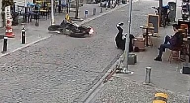 Kediye çarpmamaya çalışırken motosikleti deviren kasksız sürücü ağır yaralandı
