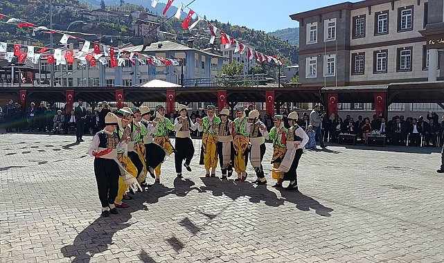 Kırgızistan ve Kazakistanlı sanatçılar Saimbeyli'nin kurtuluş coşkusuna ortak oldu