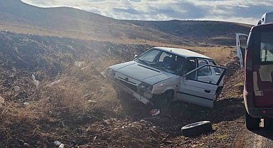 Kırıkkale'de otomobil şarampole devrildi: 2 yaralı