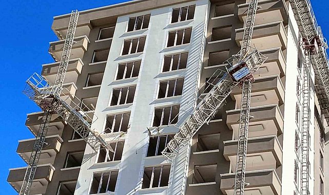 Kırılan yük asansöründen düşerek hayatını kaybeden inşaat işçisi son yolculuğuna uğurlandı