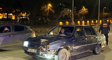 Kırmızı ışıkta bekleyen motosikletli canından oluyordu