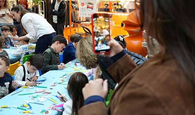 Kırmızı Karavan'ın ev sahipliği yaptığı Çocuk Festivali gerçekleşti