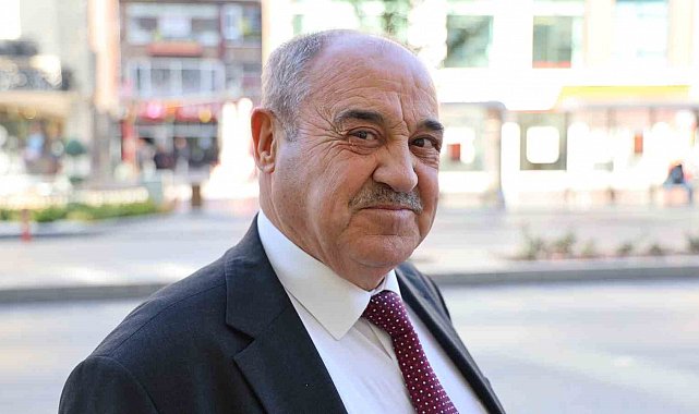 Kırşehir'de 43 yıllık eğitimciye öğrencilerden duygusal veda