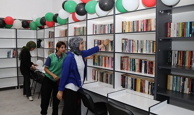 Kitap aşkıyla yola çıktılar, kütüphane kurdular