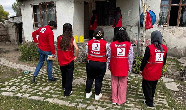 Kızılay Patnos şubesi ihtiyaç sahibi ailelere yardım ulaştırdı